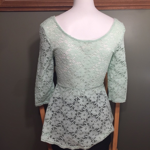 👗 3 for $15 Decree Seafoam Colored Lace Top - Picture 3 of 5